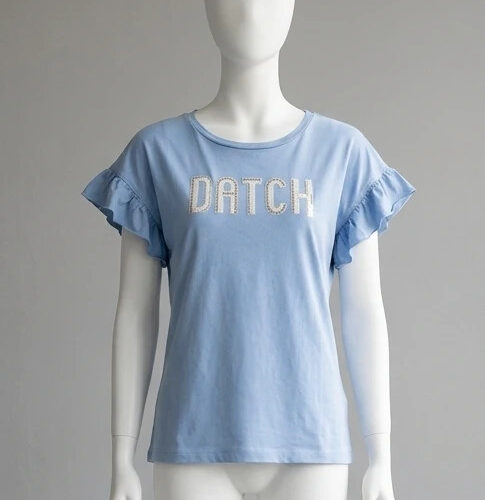 T-shirt azzurra DATCH con scritta e volant – Taglia S